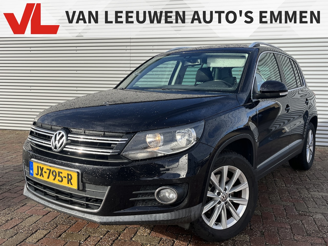 Volkswagen Tiguan - 1.4 TSI Sport&Style | Nieuw Binnen | Trekhaak | Stoelverwarming | Camera - AutoWereld.nl