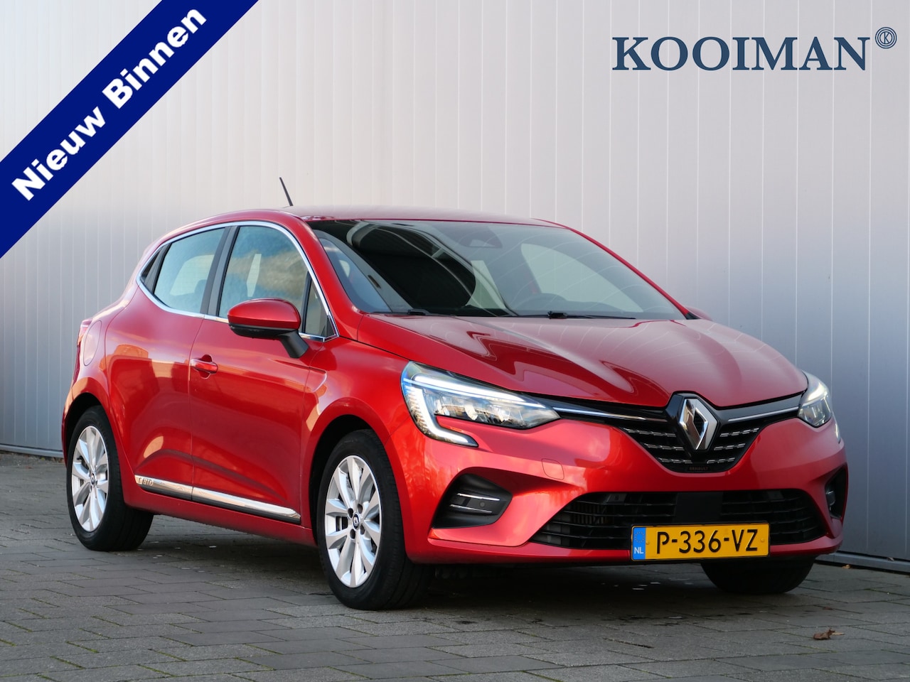 Renault Clio - 1.0 TCe 92pk Intens Navigatie / Trekhaak / Camera - AutoWereld.nl