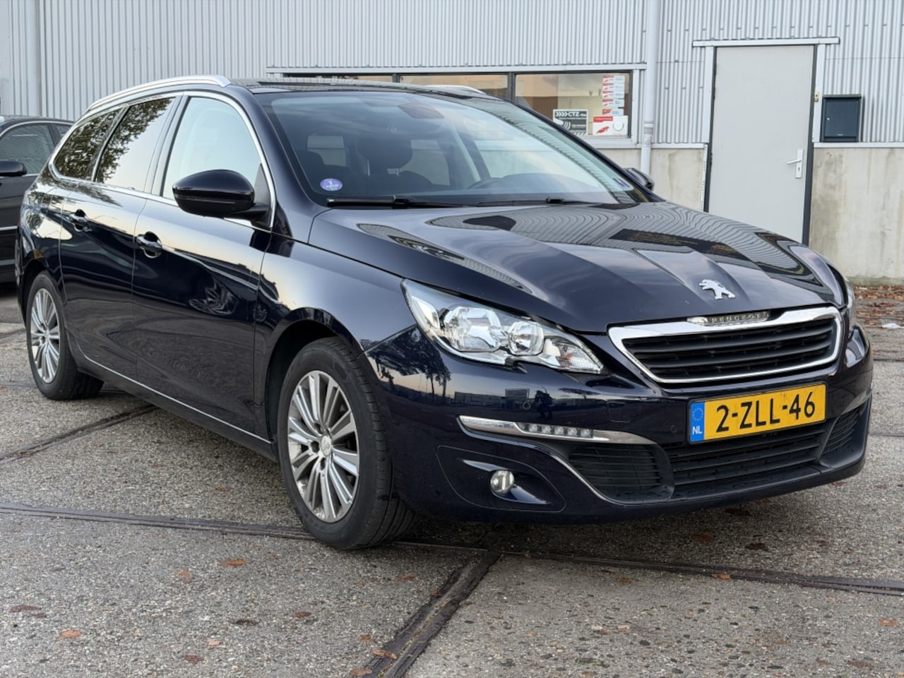 Peugeot 308 SW - 1.2 e-THP Blue L. Ex - AutoWereld.nl