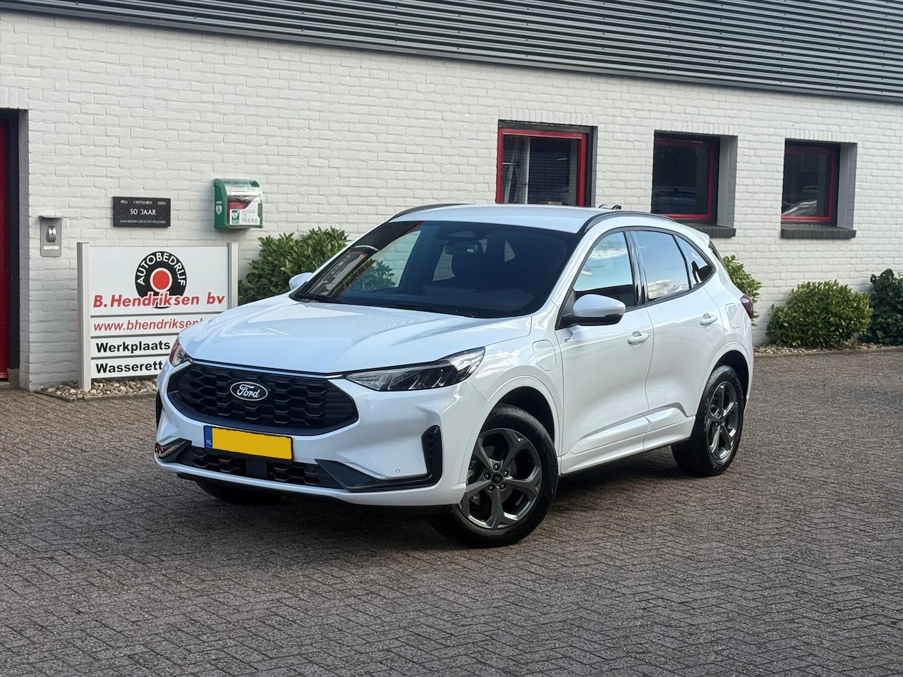 Ford Kuga - 2.5 PHEV 243pk e-CVT ST-Line - AutoWereld.nl