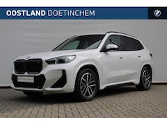 BMW iX1 - xDrive30 M Sport / Panoramadak / Sportstoelen / Adaptieve LED / Parking Assistant Plus / A