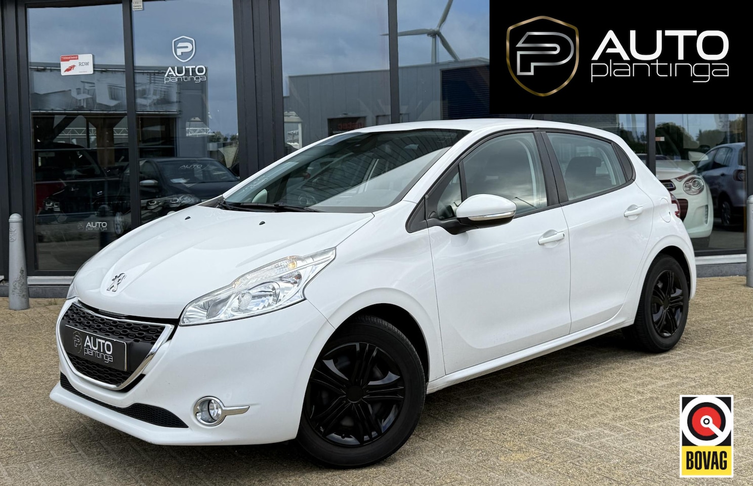 Peugeot 208 - 1.2 VTi Envy 82PK | Dealeronderhouden | Navigatie | Parkeersensoren | Cruise Control | Cli - AutoWereld.nl