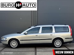 Volvo V70 - 2.4 Comfort Line - ECC - CRUISE CONTROLE - TREKHAAK - 1.800 KG TREKGEWICHT - LM VELGEN - E