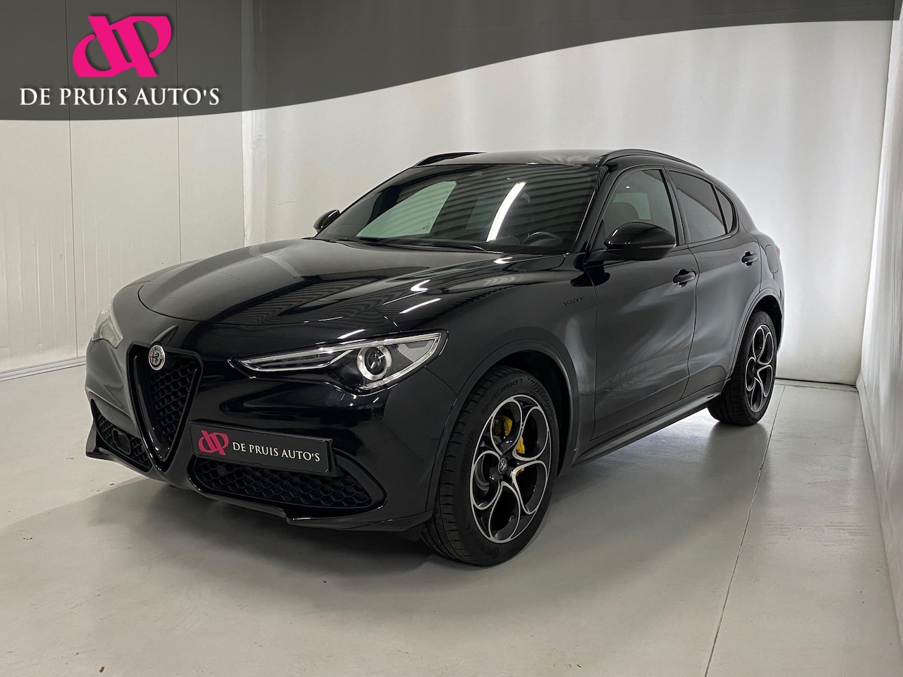 Alfa Romeo Stelvio - 2.0 T AWD Veloce Pano Soundsysteem Theatre 400 Watt 20 Inch Leer Camera stuurwiel verwarmd - AutoWereld.nl