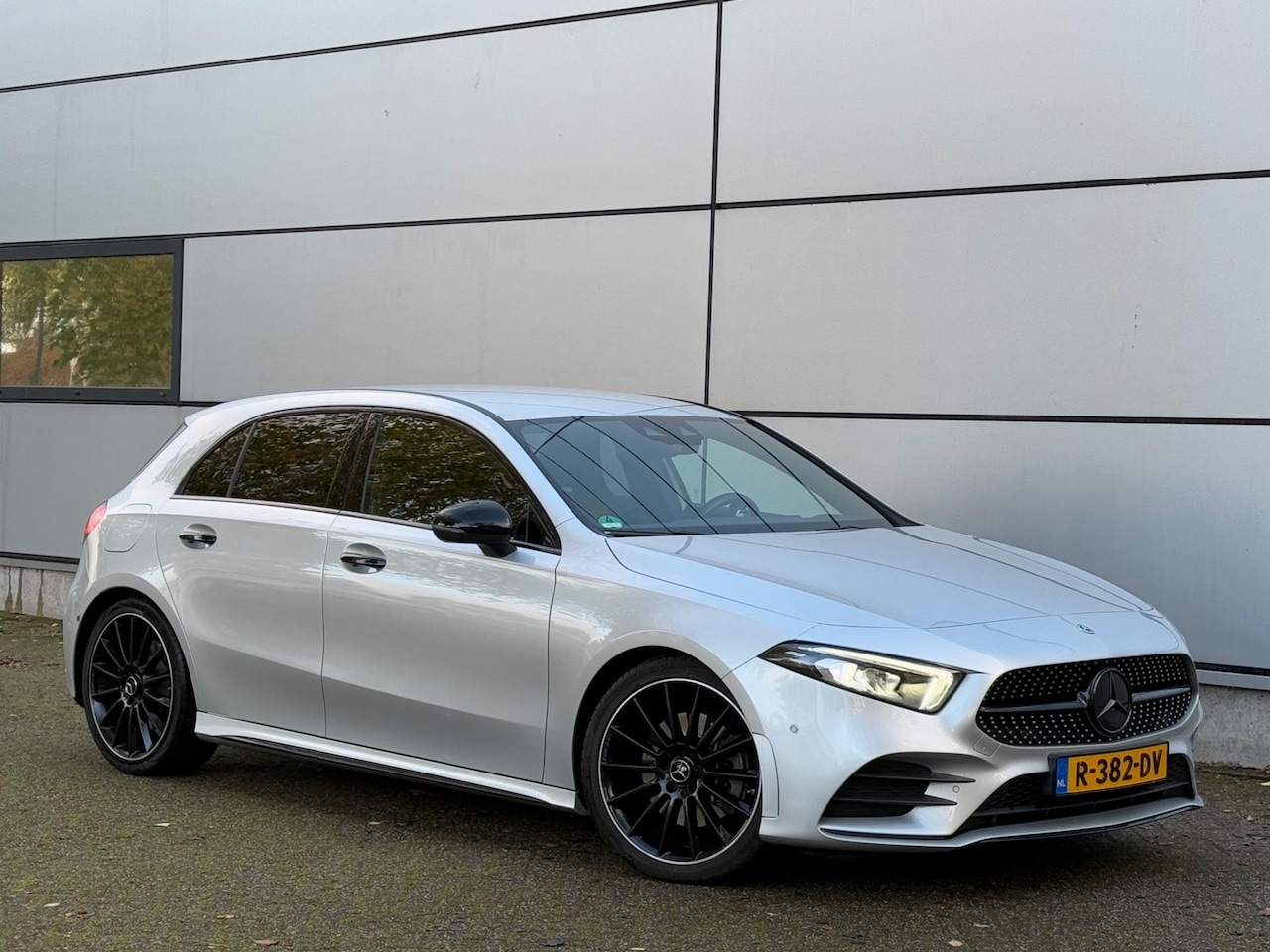 Mercedes-Benz A-klasse - 250 e AMG Night Pakket |ACC |Sfeer |High LED |Stoelverw |Nap |Boekjes - AutoWereld.nl