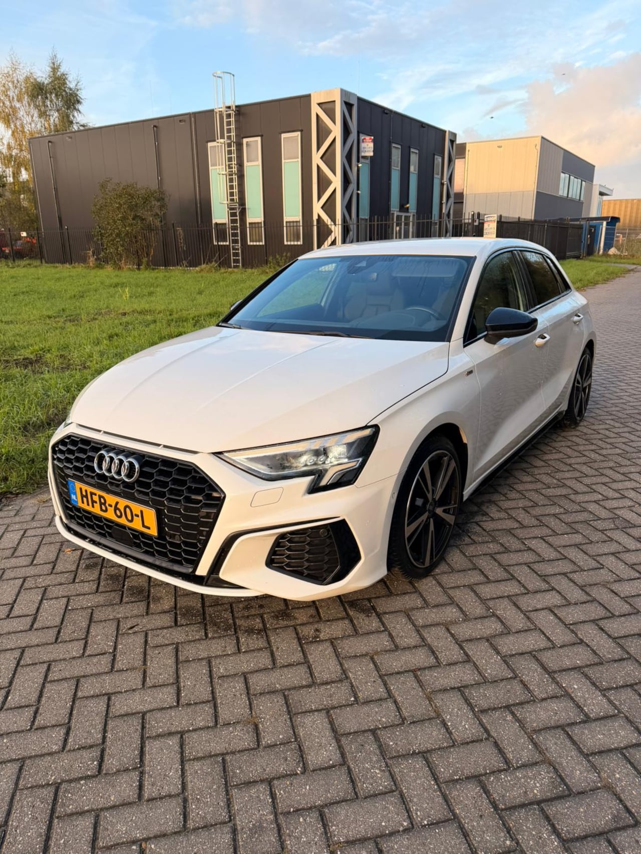 Audi A3 Sportback - 35 TFSI edition one 35 TFSI    2 x S - Line - AutoWereld.nl