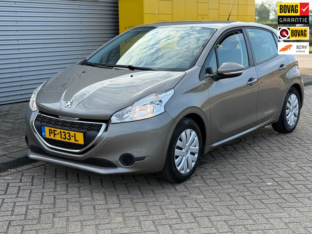 Peugeot 208 - 1.2 e-VTi Automaat Blue Lease Bj 2014 5Drs Airco Nette auto - AutoWereld.nl