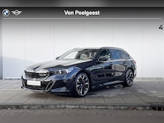 BMW i5 Touring - M60 xDrive M-Sport Pro / Harman Kardon Audio / Trekhaak / Driving Prof / 21inch LM Velgen