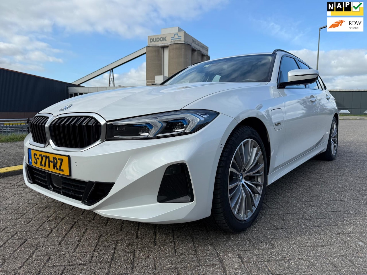 BMW 3-serie Touring - 330e 330e - AutoWereld.nl