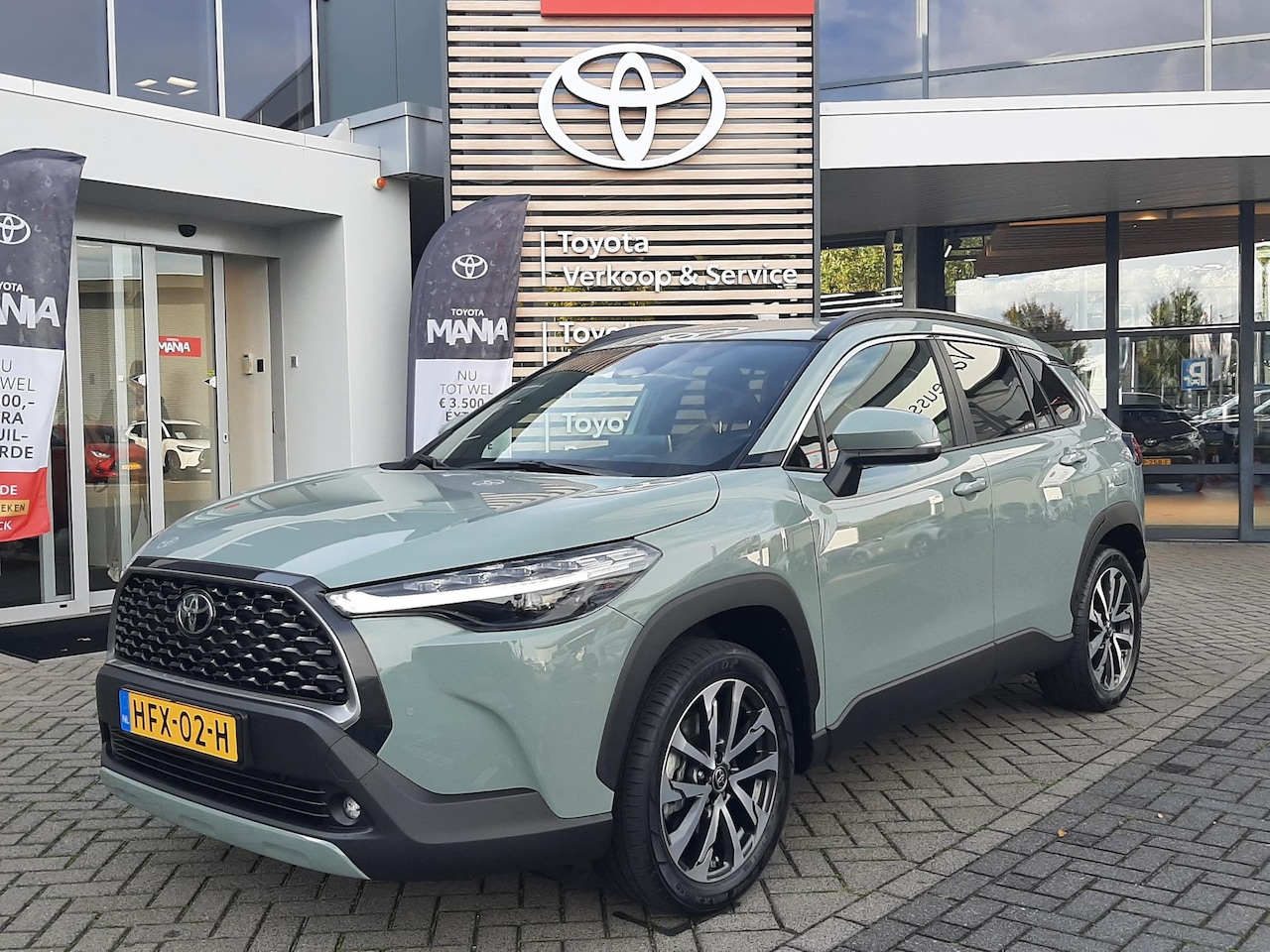 Toyota Corolla Cross - Hybrid 140 Style BLIND-SPOT KEYLESS NAVI PARK-SENSOREN ELEK-ACHTERKLEP AD-CRUISE LMV - AutoWereld.nl