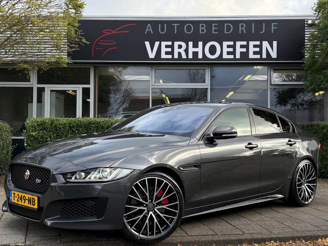 Jaguar XE - 3.0 S Platinum Edition - ZWART LEDER - STOEL VERW - KEYLESS GO - CRUISE / CLIMATE CONTR ! - AutoWereld.nl