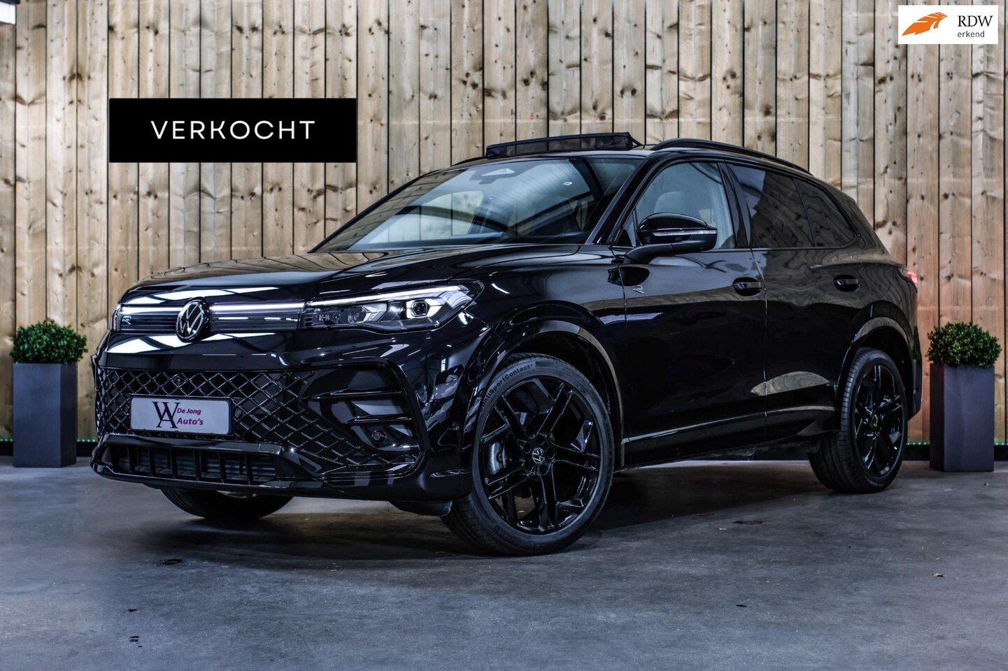Volkswagen Tiguan - 1.5 eTSI R-Line *Pano*H/K*360 Camera*Head-Up*Keyless*Trekhaak* - AutoWereld.nl