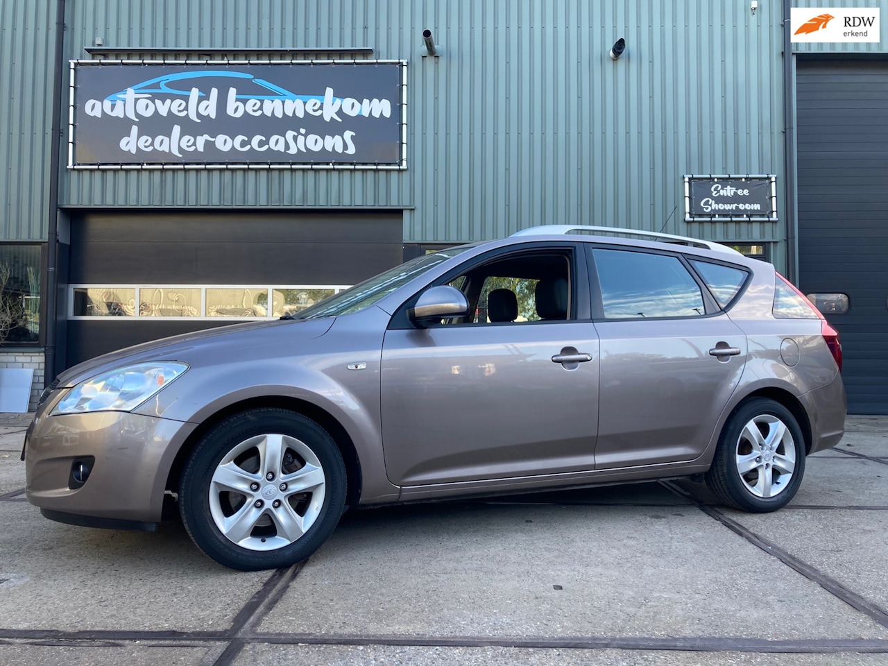 Kia Cee'd Sporty Wagon - 1.6 Business Edition LEDER/NAVIGATIE - AutoWereld.nl