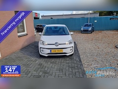 Volkswagen Up! - 1.0 BMT move up 3 drs Stoelverwarming , pdc , Cruise control