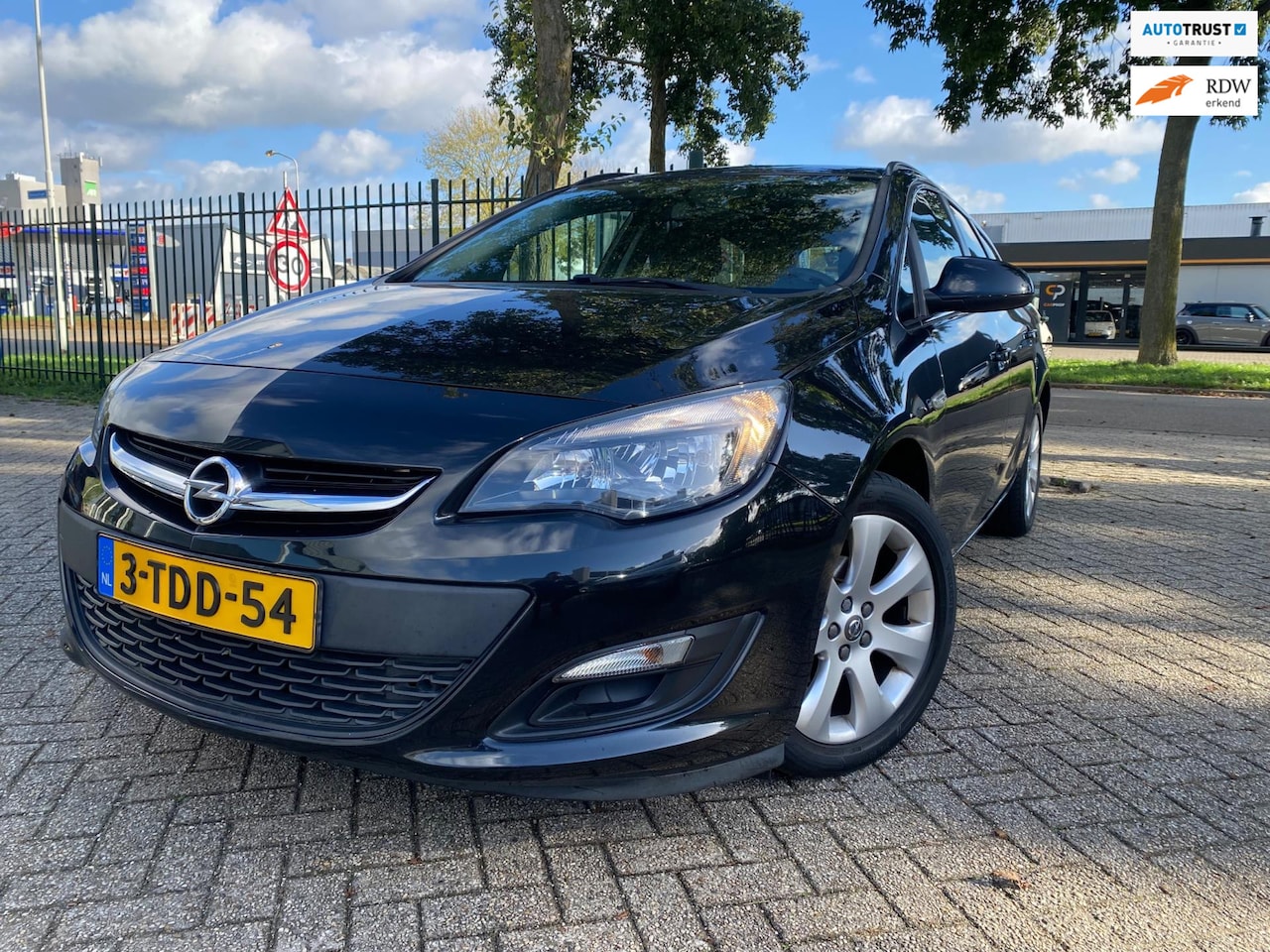 Opel Astra Sports Tourer - 1.4 Turbo Business + Navi Cruise Tel Trekhaak - AutoWereld.nl