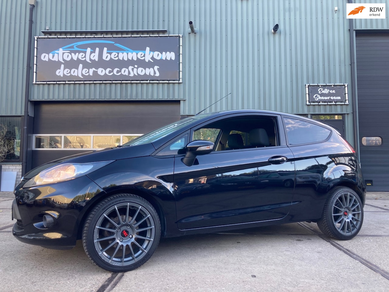 Ford Fiesta - 1.2 black on black edition carplay/led/17 inch - AutoWereld.nl