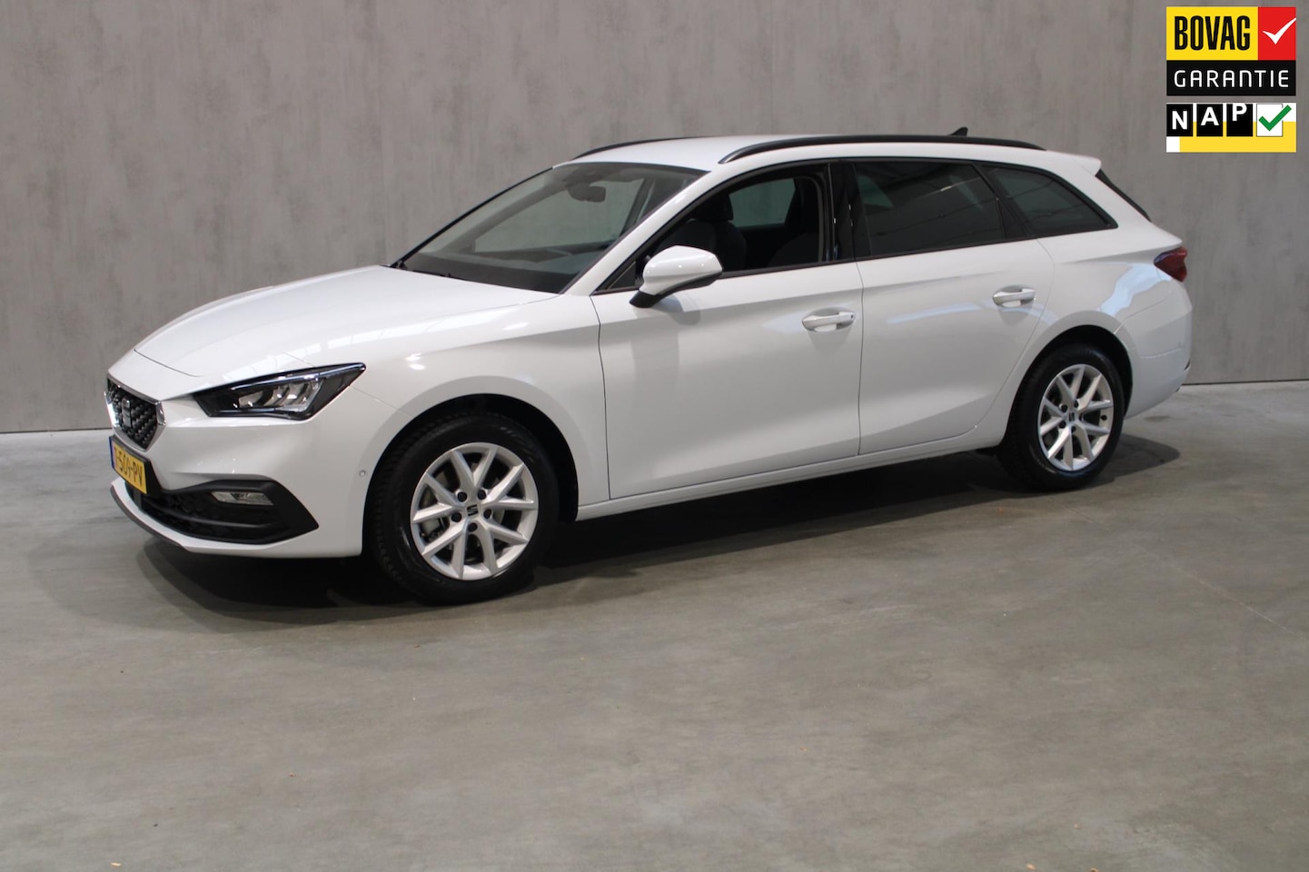 SEAT Leon Sportstourer - 1.0 eTSI Style Business Intense Camera|carplay|navigatie BTW auto - AutoWereld.nl