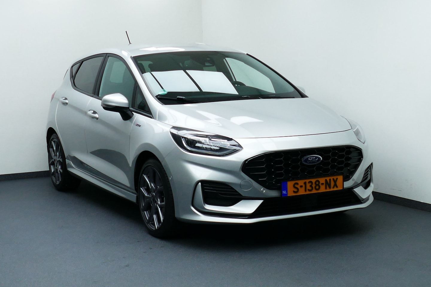 Ford Fiesta - 1.0 100pk ST-Line X. Adaptief Cruise, Camera, Navi, Stoel&StuurVerw, 17"LMV - AutoWereld.nl
