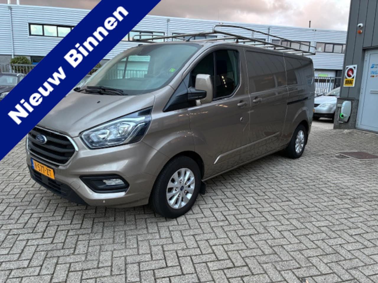 Ford Transit Custom - 300 2.0 TDCI L2H1 Limited 300 2.0 TDCI L2H1 Limited - AutoWereld.nl