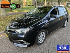 Toyota Auris - 1.8 Hybrid Executive I Navi I Pan. dak I parkeersensoren I verw. stoelen I camera I rijkla