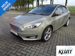 Ford Focus - 1.5 Titanium Edition Stoelverwarming 18 inch velgen Achteruitrijcamera