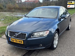 Volvo S80 - 2.5 T Momentum Automaat ECC Audio-CD/Navigatie Leder LMV 16" Cruisecontrol Afneenbare Trek