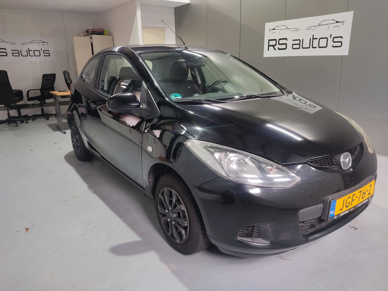 Mazda 2 - 1.3 TS 2 Sport 63K229.885W 3DRS 2010 zwart Nieuwe APK - AutoWereld.nl