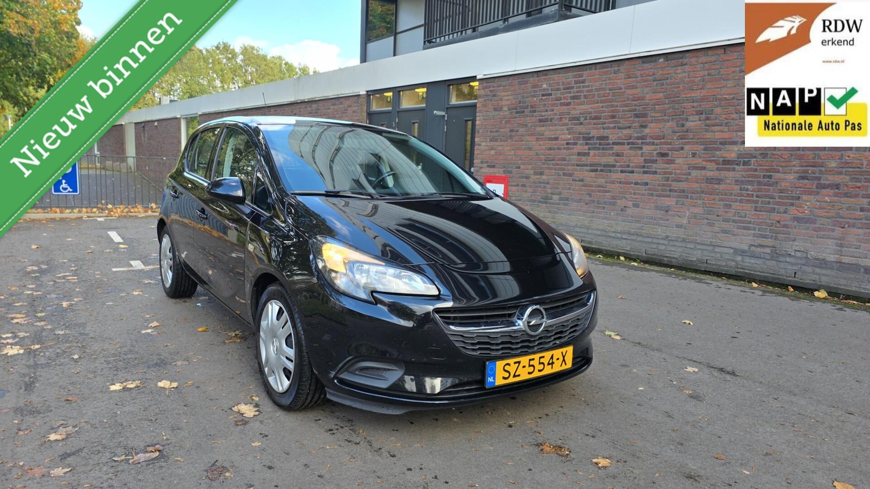Opel Corsa - 1.4 Favourite 2017 98dkm NAP Airco/CV/Cruise/APK - AutoWereld.nl