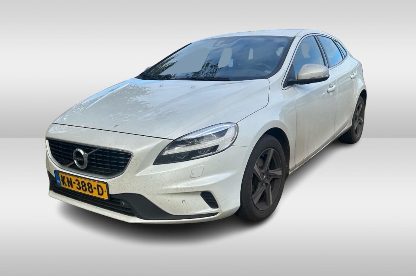 Volvo V40 - 2.0 D2 R-Design / Trekhaak / Camera / Leder&Alcanata / 16'' / Parkeerhulp V+A / Stoelverwa - AutoWereld.nl