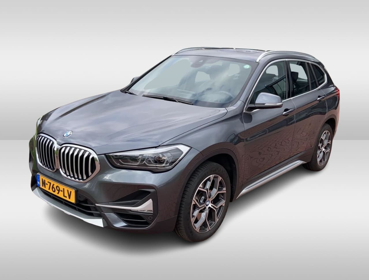 BMW X1 - sDrive20i Business Edition Plus / Trekhaak / Panoramadak / Camera / Head-up / Leder / 18'' - AutoWereld.nl