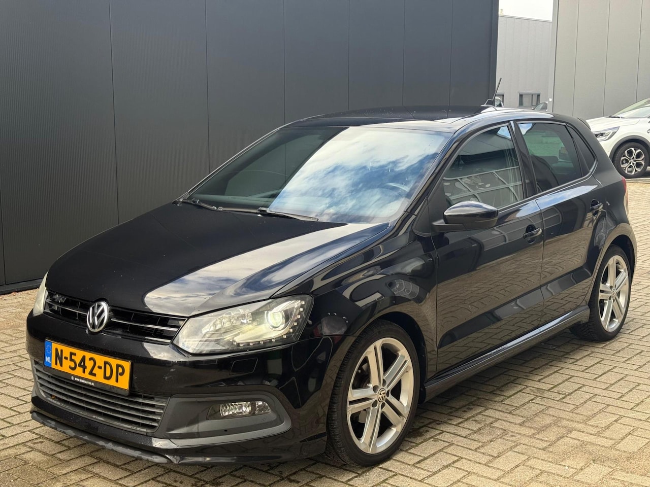 Volkswagen Polo - 1.2 TSI Highline R line Panoramadak vol opties! - AutoWereld.nl