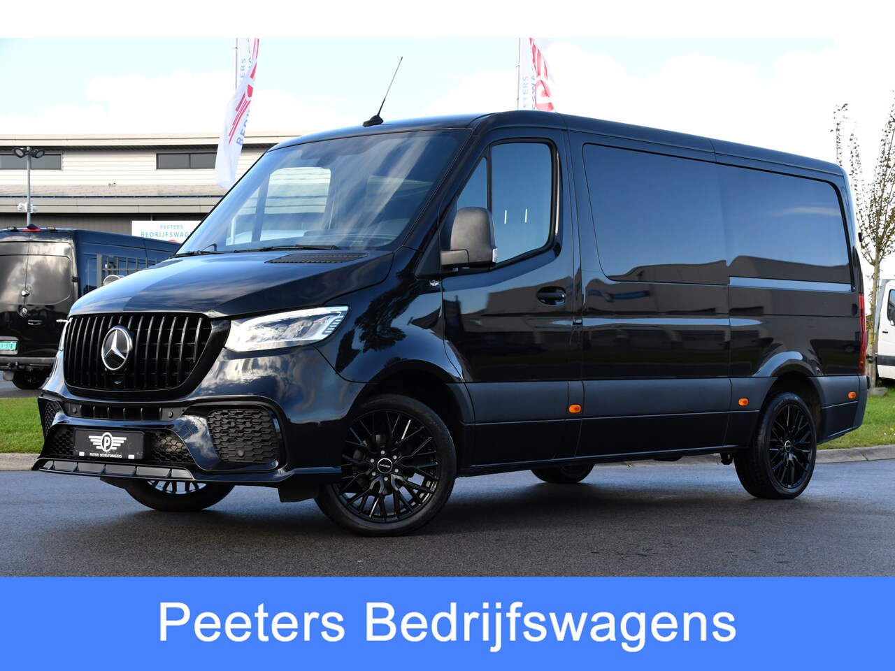 Mercedes-Benz Sprinter - 317 1.9 CDI L2H1 DC AMG Edition Camera, Cruise, Carplay, Trekhaak, 170pk, Sensoren, LED, M - AutoWereld.nl