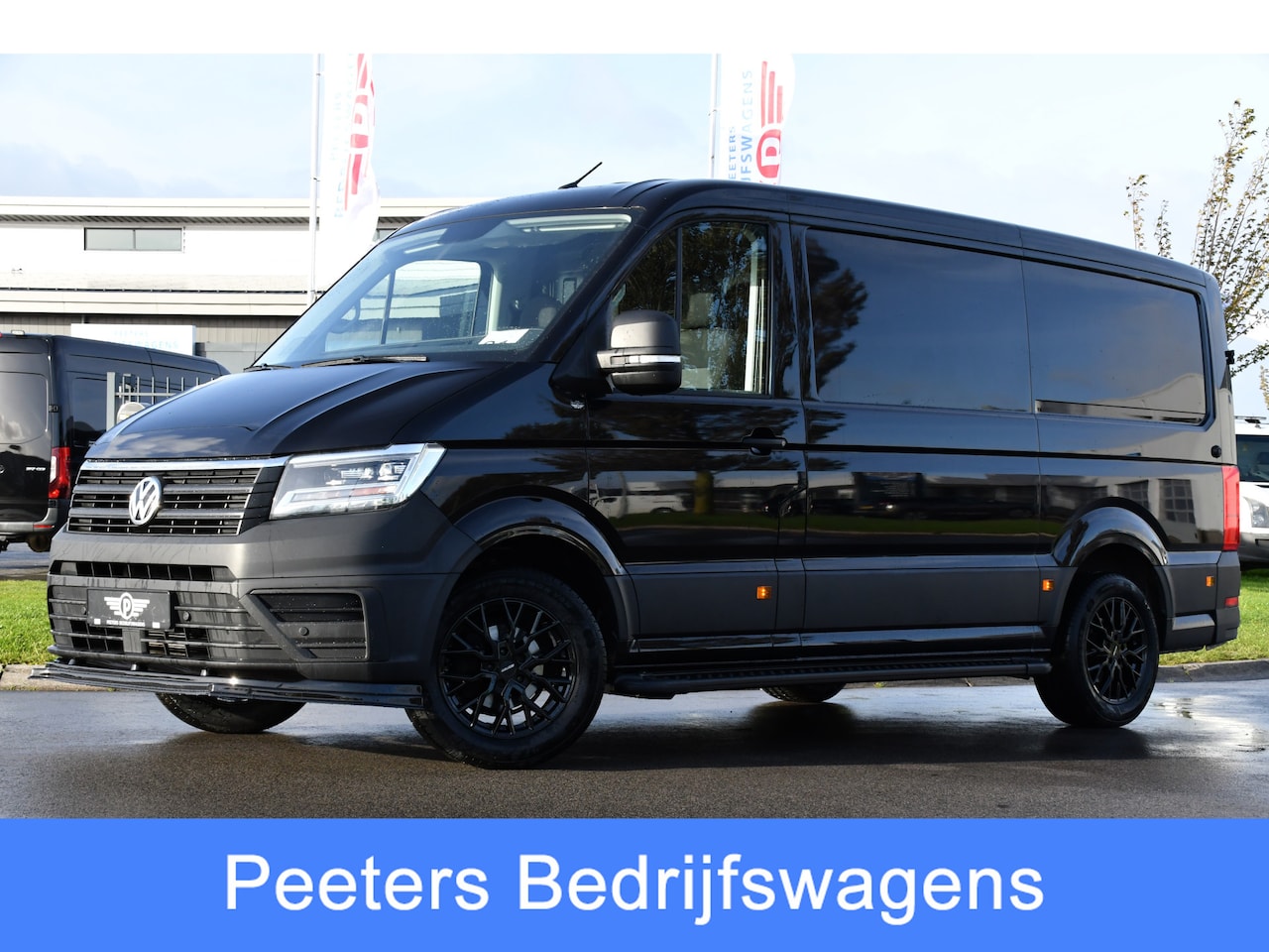Volkswagen Crafter - 35 2.0 TDI L3H2 Black Edition Camera, Carplay, Stoelverwarming, LED, Trekhaak, Sensoren, m - AutoWereld.nl