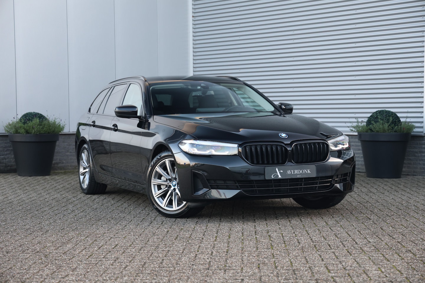 BMW 5-serie Touring - 530e Executive 292PK NAP|Sportstoelen|Stoelverwarming|Plug in - AutoWereld.nl