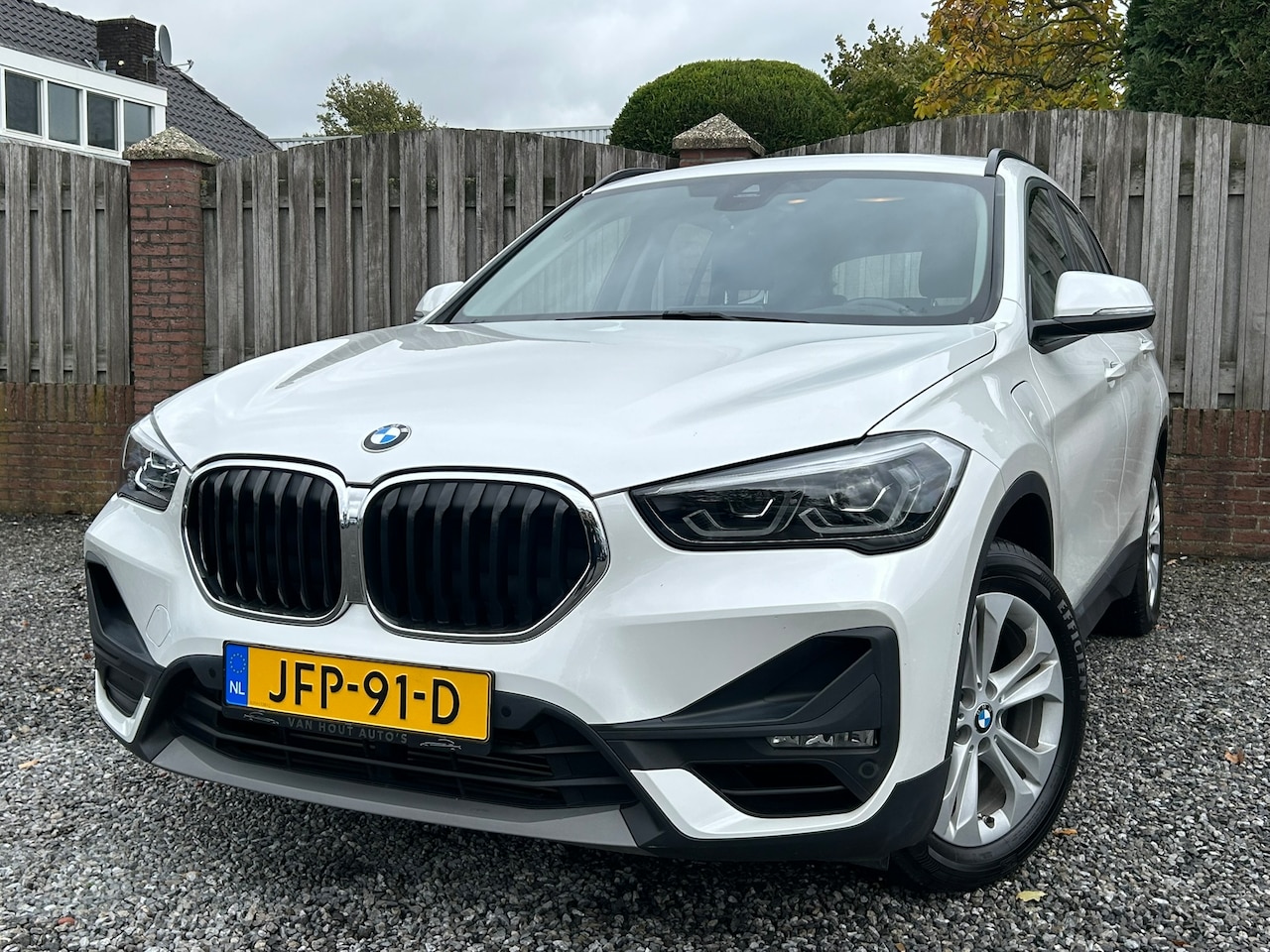 BMW X1 - xDrive25e High Executive BMW X1 xDrive25e Business Edition Plus | NAVI | LEDER | HUD| TrekHaak | - AutoWereld.nl