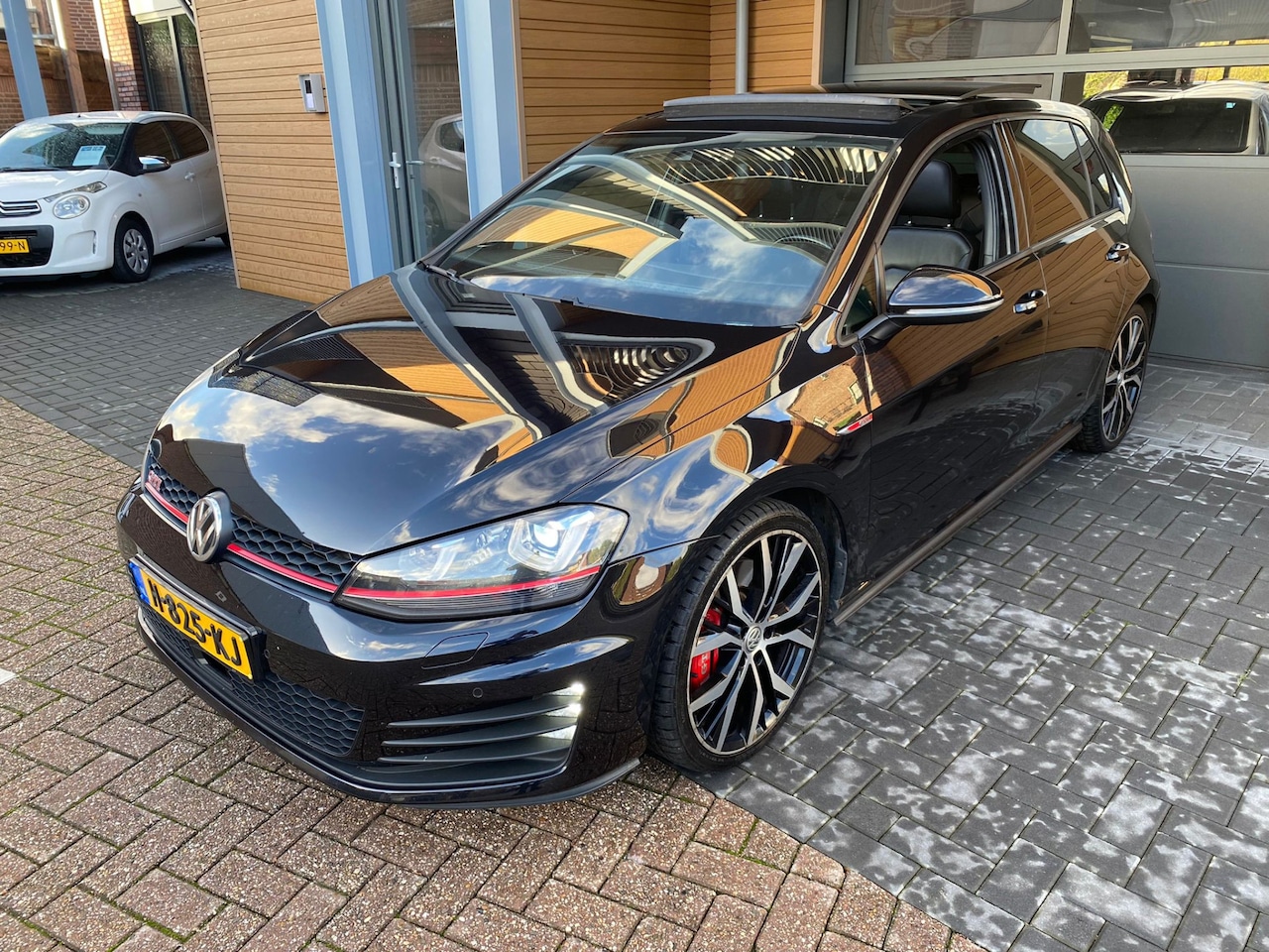 Volkswagen Golf - 2.0 TSI GTI Performance | DSG | Pano dak | Leder interieur - AutoWereld.nl