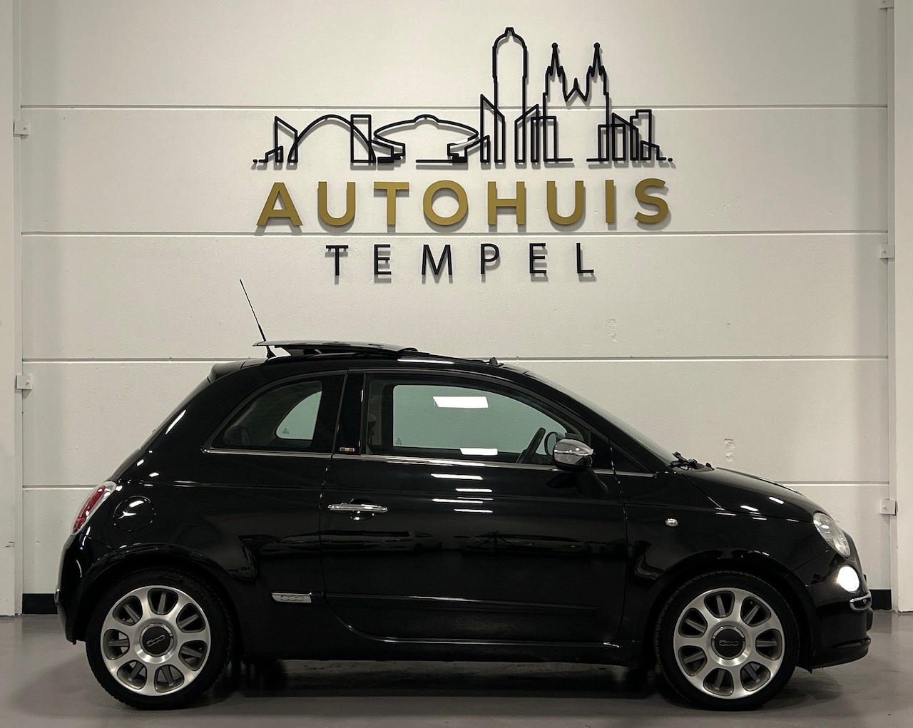 Fiat 500 - 1.2 Lounge Automaat Nap Airco Panoramadak Bluetooth Trekhaak 16Inch Nwe Apk - AutoWereld.nl