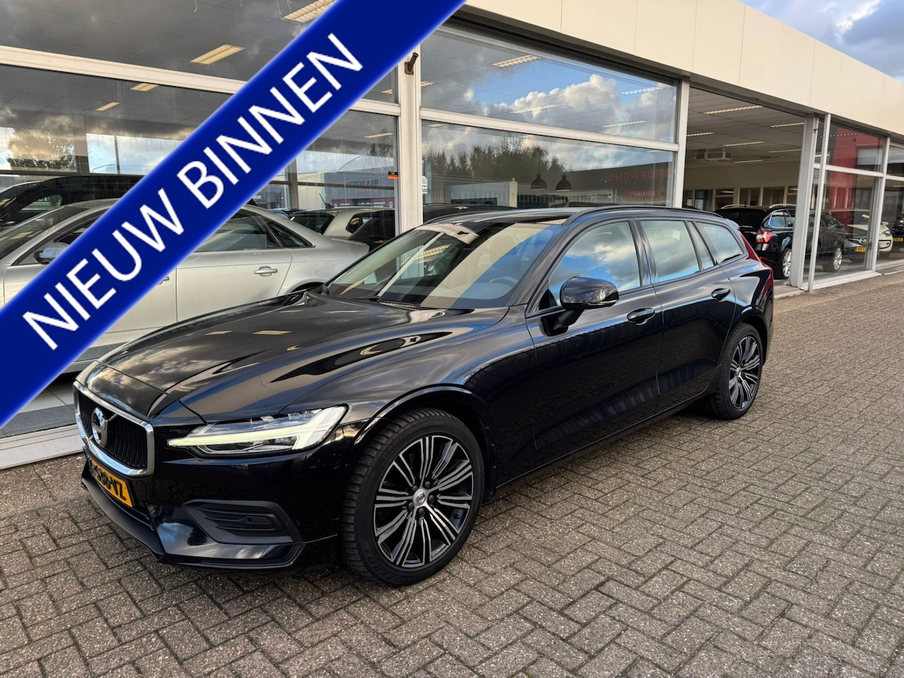 Volvo V60 - 2.0 B3 Momentum Advantage | 1e eigenaar | Automaat | Cruise control | Keyless entry | Navi - AutoWereld.nl
