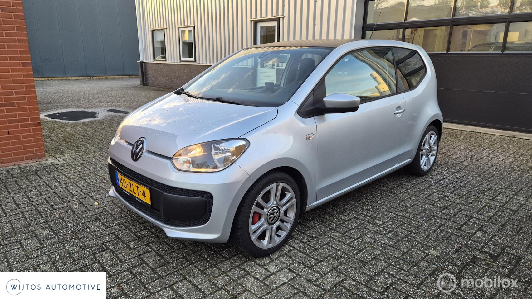 Volkswagen Up! - 1.0 Black Edition, navi - AutoWereld.nl
