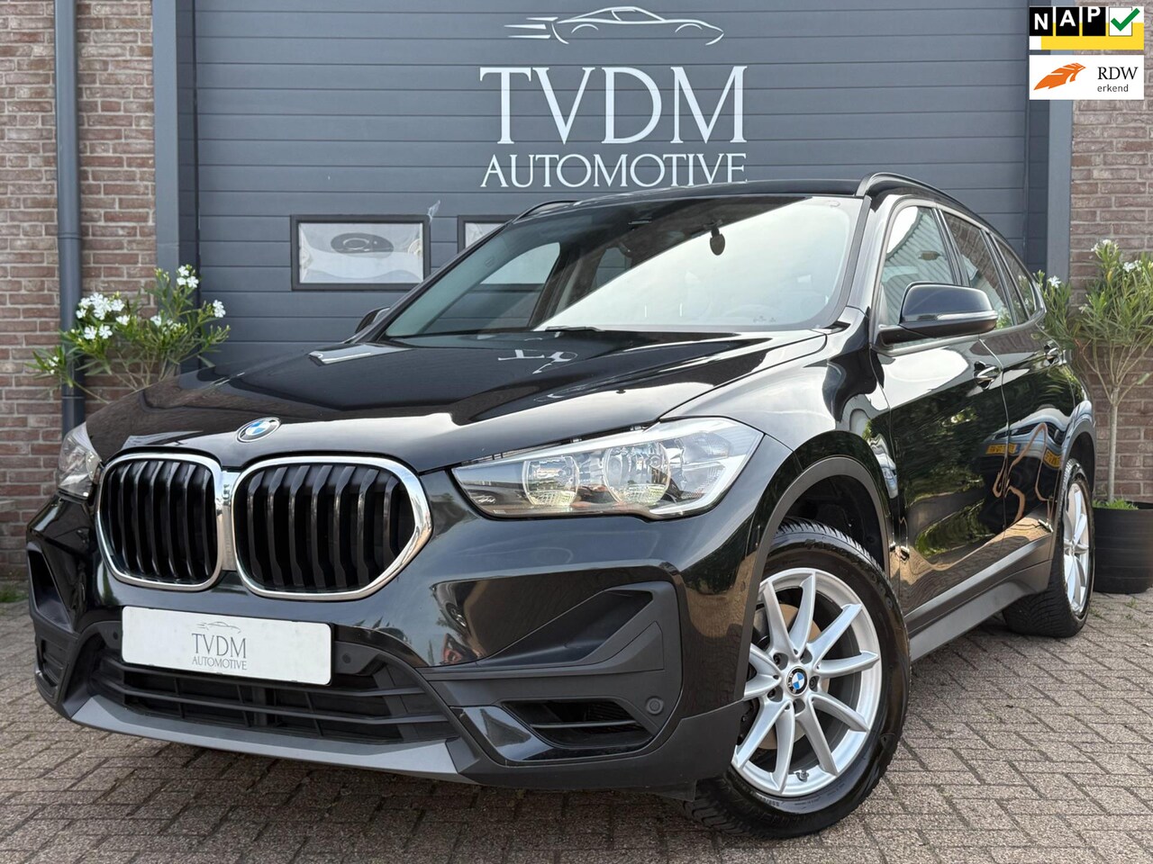 BMW X1 - SDrive18i Executive|NAVI|CLIMATE|CRUISE|PARKEERSENSOREN - AutoWereld.nl