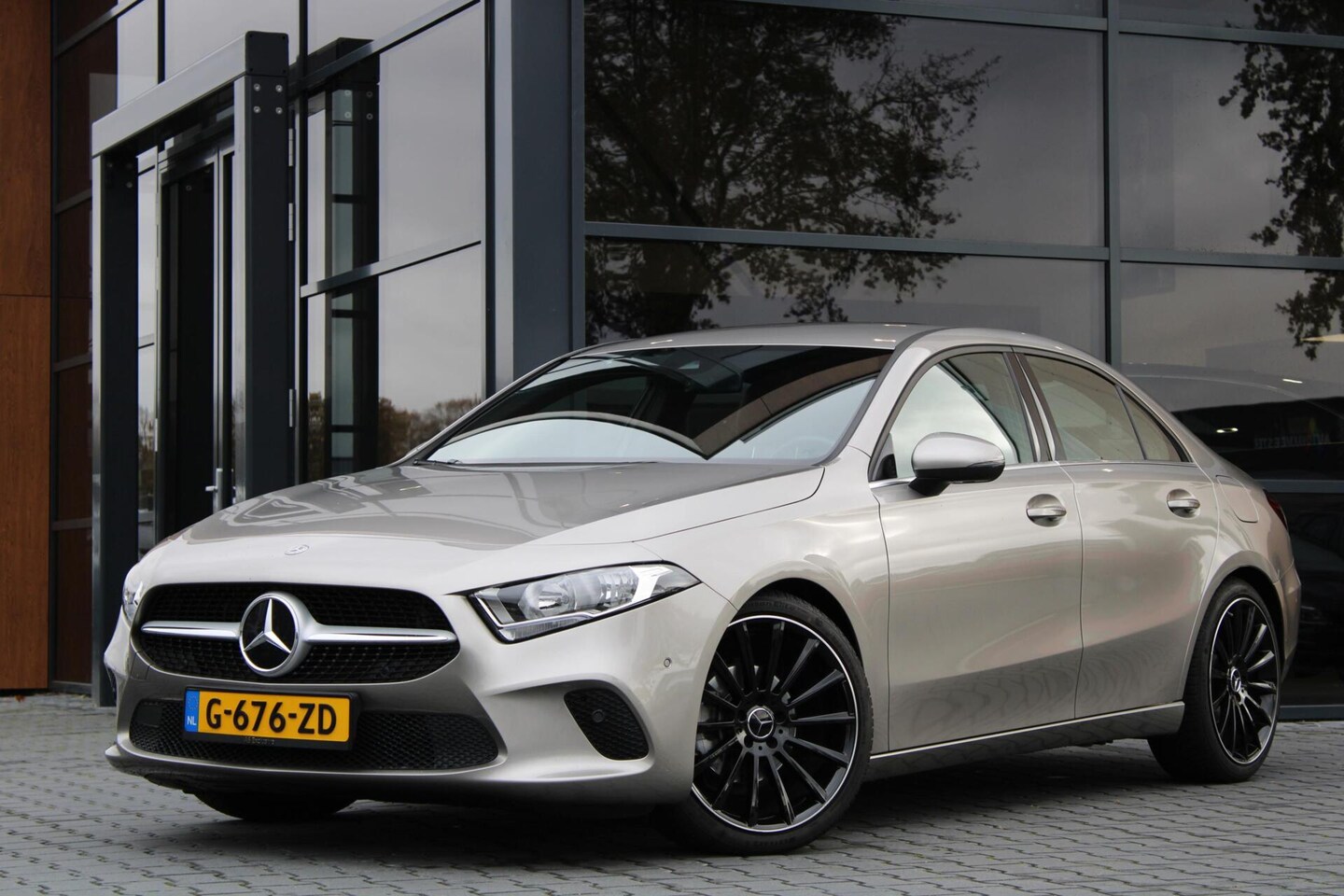 Mercedes-Benz A-klasse - 180d Business Solution | Camera | 19'' Velgen - AutoWereld.nl