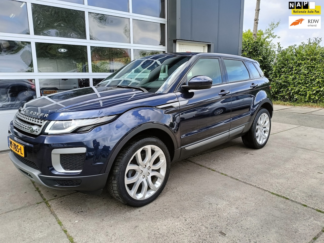 Land Rover Range Rover Evoque - 2.0 TD4 Automaat Urban Series Pure 4x4 panorama Orig. NL - AutoWereld.nl