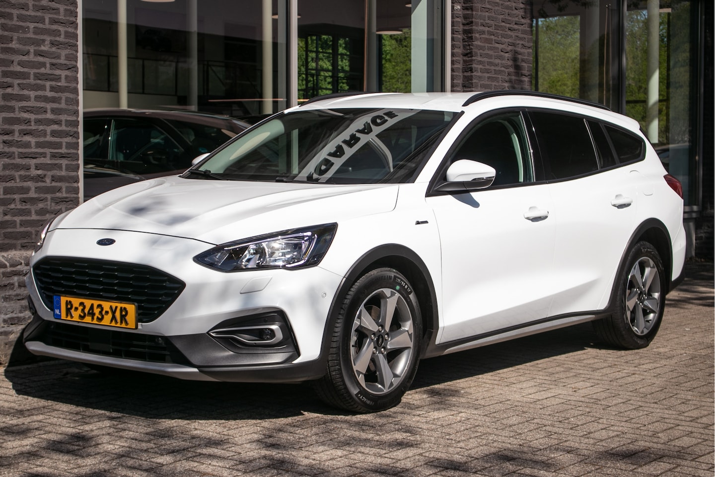 Ford Focus - 1.0 EcoBoost Active Business Automaat Apple cp/Android auto | winterpack! | Cam - AutoWereld.nl