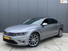 Volkswagen Passat - 1.4 TSI GTE Highline Panoramadak / Active Info / Discovery Pro