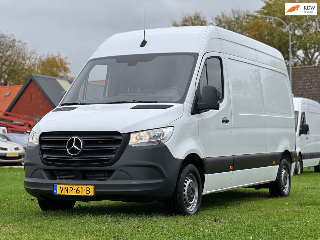 Mercedes-Benz Sprinter - 211 CDI L2H2//MBUX//PDC//3-zits - AutoWereld.nl