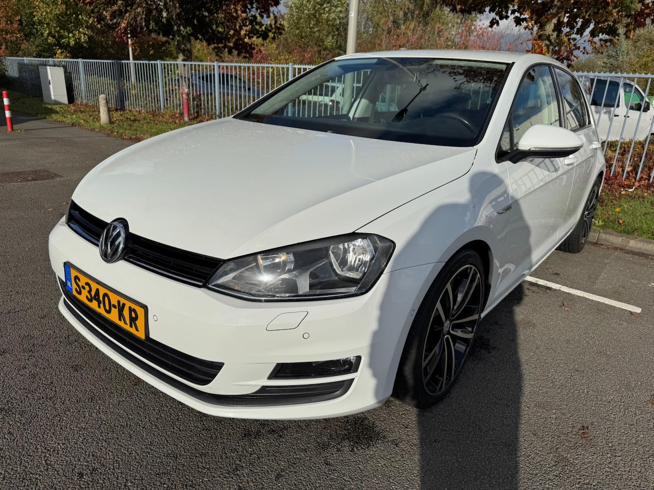 Volkswagen Golf - 1.2 TSI PDC Bluetooth Stoelverwarming 18" lm velgen - AutoWereld.nl