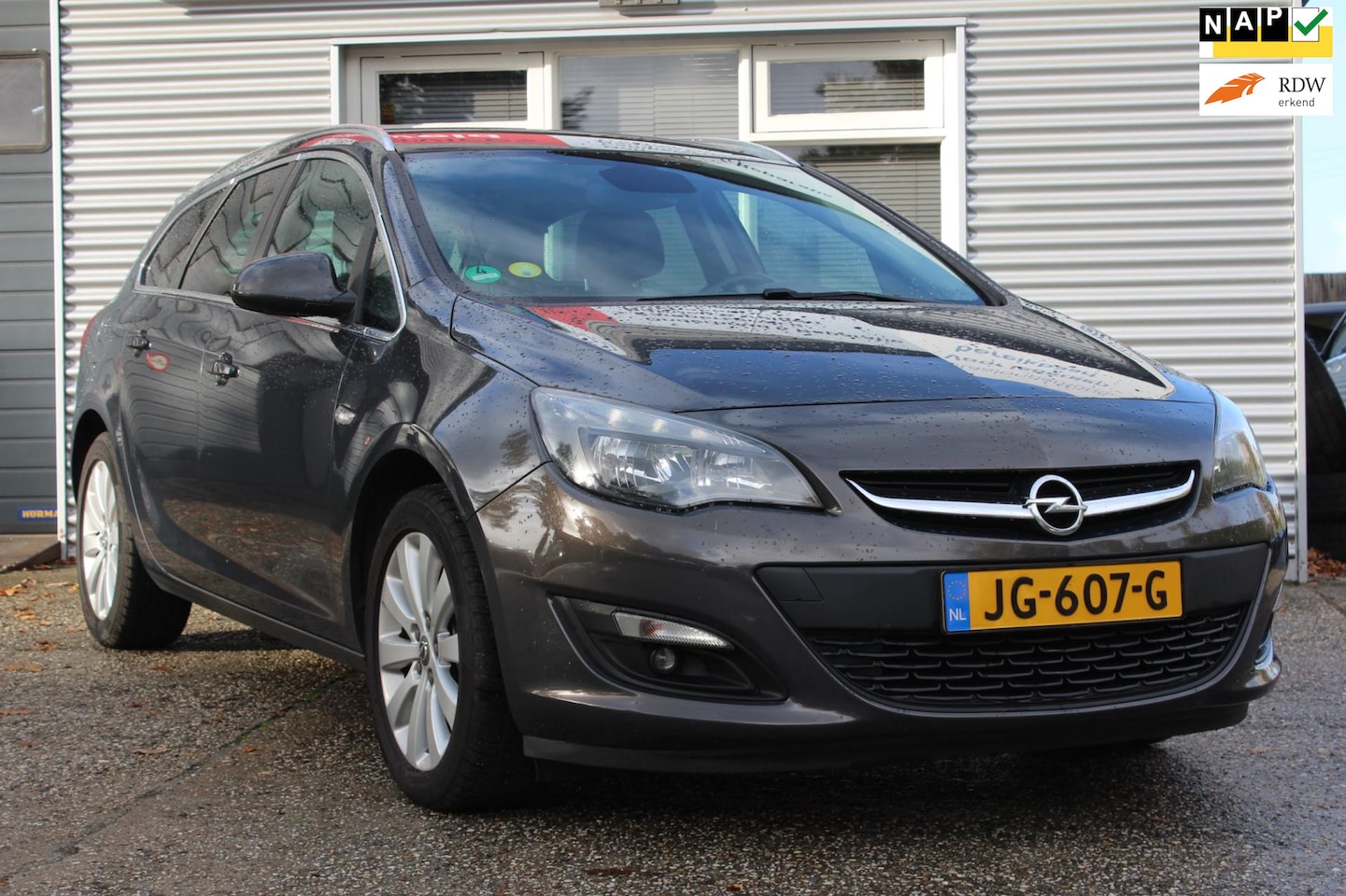 Opel Astra Sports Tourer - 1.6 CDTi Business + station, trekhaak, airco, nap, boekjes, cruise-control, nieuwe apk, 2x - AutoWereld.nl