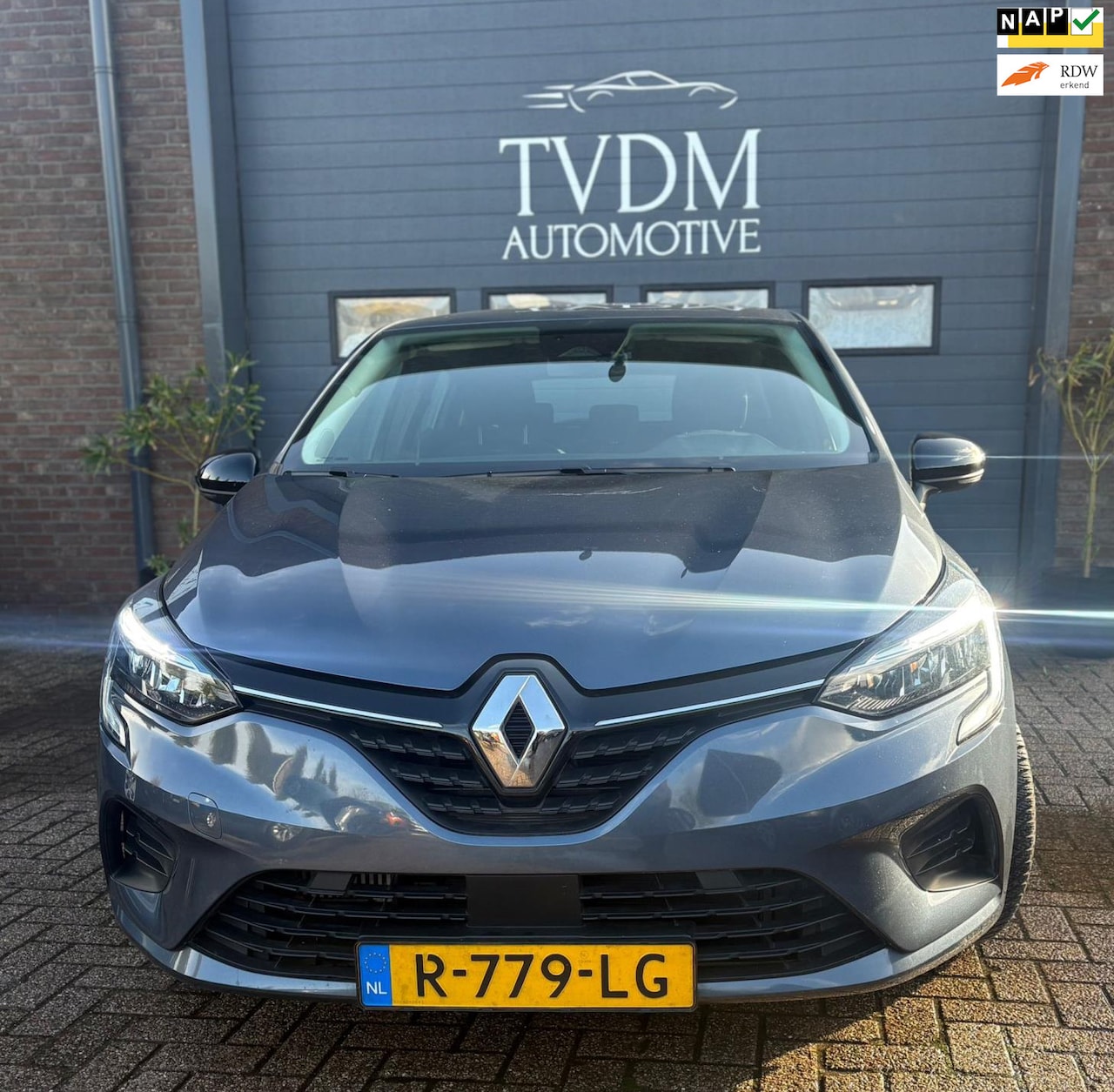 Renault Clio - 1.0 TCe 90 Equilibre|NAVI|AIRCO|PARKEERSENSOREN - AutoWereld.nl