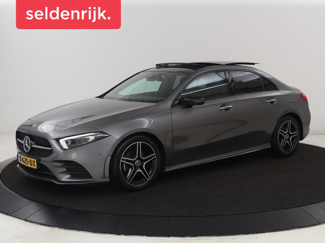 Mercedes-Benz A-klasse - 180 AMG | Panoramadak | Matrix LED | Sfeerverlichting | Keyless | Camera | Carplay | Leder - AutoWereld.nl