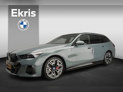 BMW i5 Touring - eDrive40 | M-Sportpakket | LED | Navigatie | Active cruise | Schuifdak | Trekhaak | DAB |